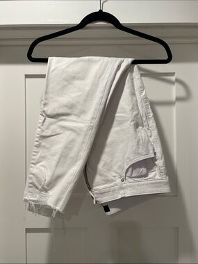 LuLaRoe White Denim Pants - size 32. Elastic inside the waist band.